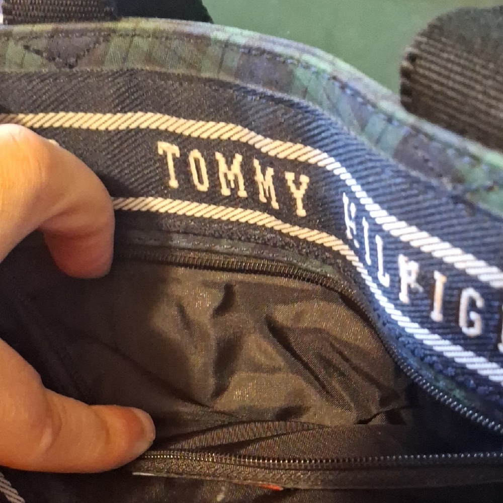 Tommy Hilfiger Plaid Patchwork Lunch Bag in Navy and Red - Picture 4 of 6